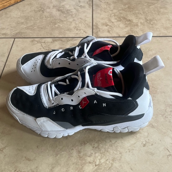 Jordan React - Picture 2 of 4